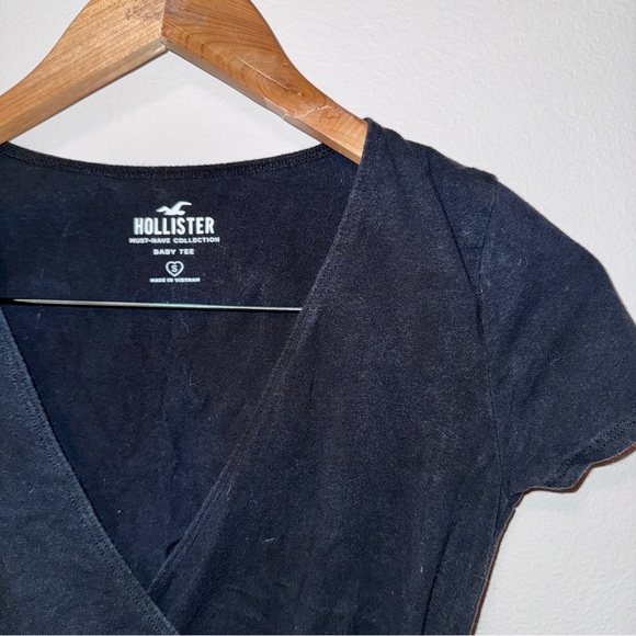 Hollister Women’s US S Black Cropped Crossover Wrap Side Baby Tee - Picture 3 of 10